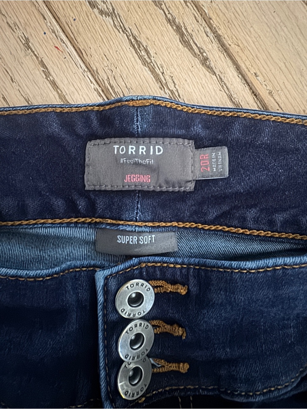 Torrid Super Soft High Rise 3-Button Jegging Size 20R - Picture 2 of 5